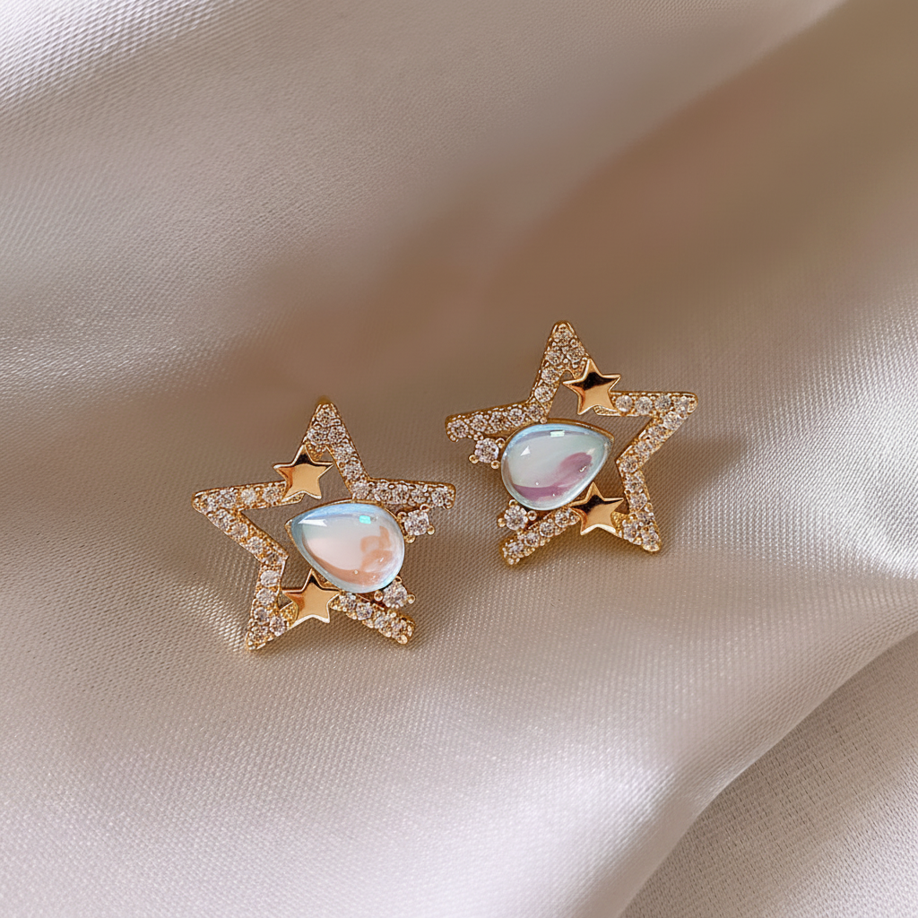 Elegant Star Earrings in Diamonds