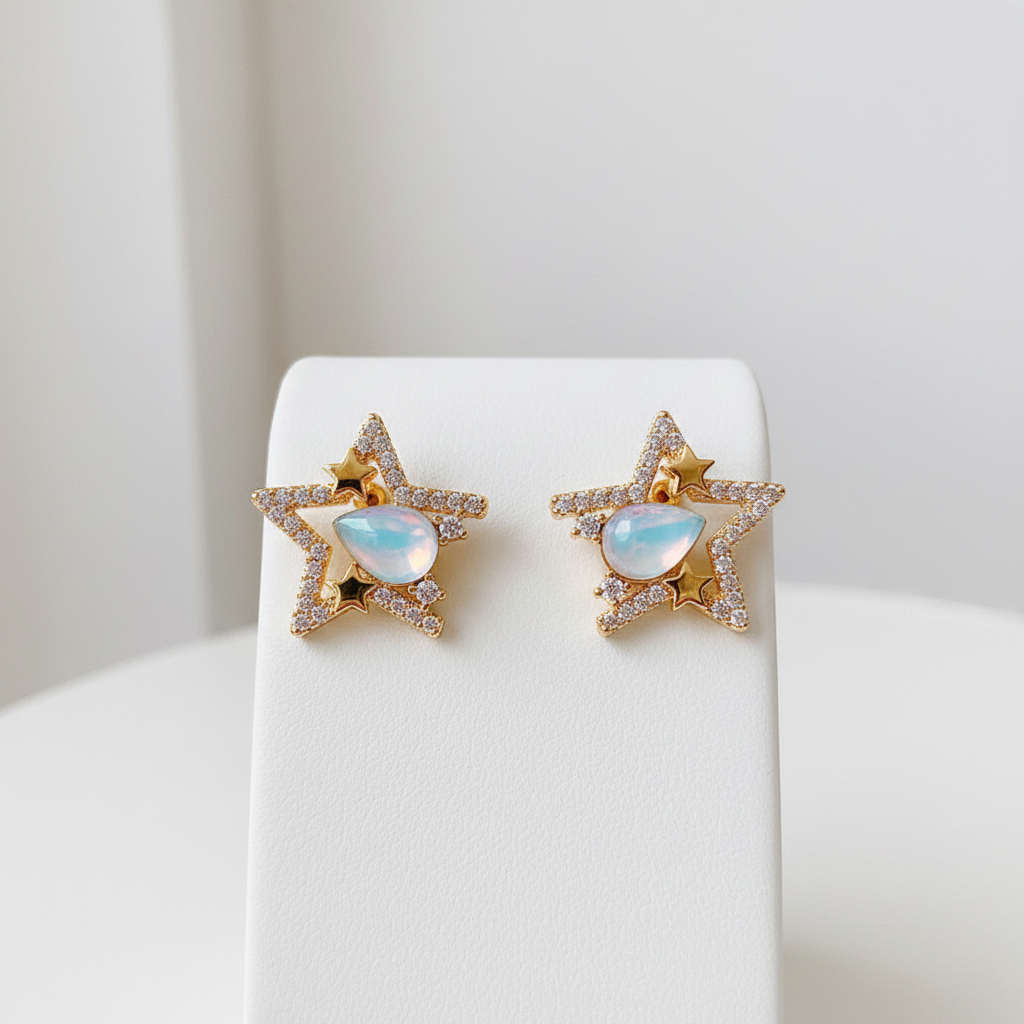 Elegant Star Earrings in Diamonds