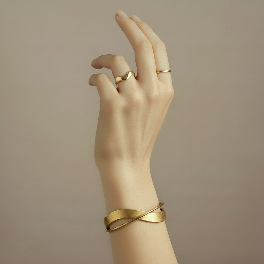 Gold Wavy Bracelet – Fluid Luxury for Every Wrist