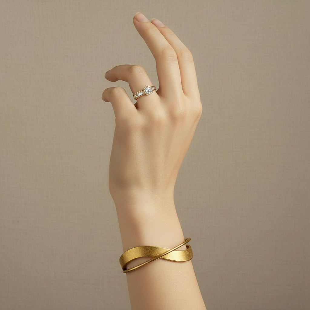 Gold Wavy Bracelet – Fluid Luxury for Every Wrist