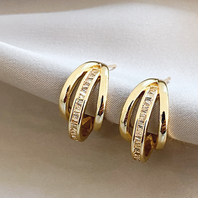 Three-ring drop earrings in gold, interlocking circles. By Sophi.