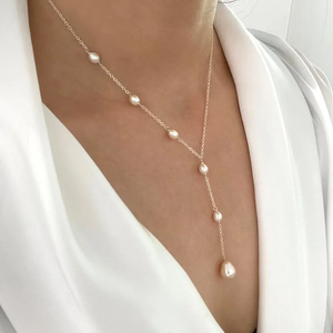 Vintage pendant pearl necklace on fine chain. By Sophi.