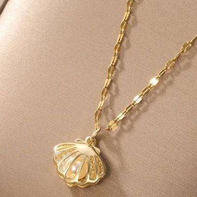 Shell Pearl Pendant Necklace in Silver