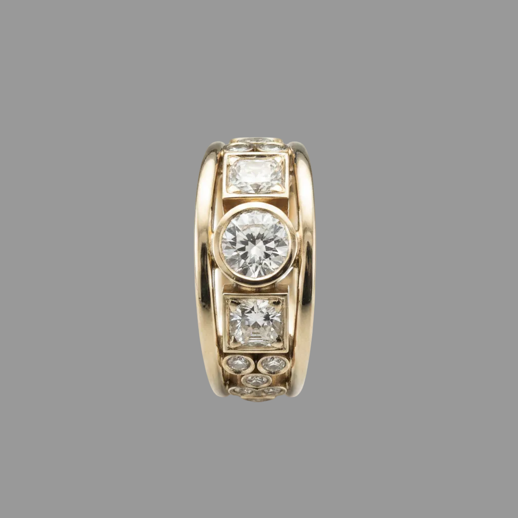 Cubic Zirconia Ring in Gold, Vintage